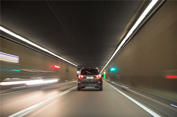 剛考完科目一就買車上路 男子：想提前預(yù)習(xí)科目二、科目三