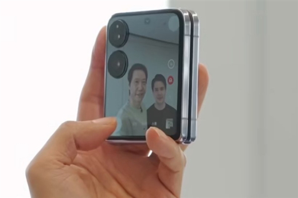 盧偉冰實(shí)拍小米之家：人山人海 很多用戶第一時間沖進(jìn)去體驗(yàn)新品