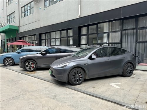 跟房東糾紛被斷電：博主用三輛電車撐起全公司供電