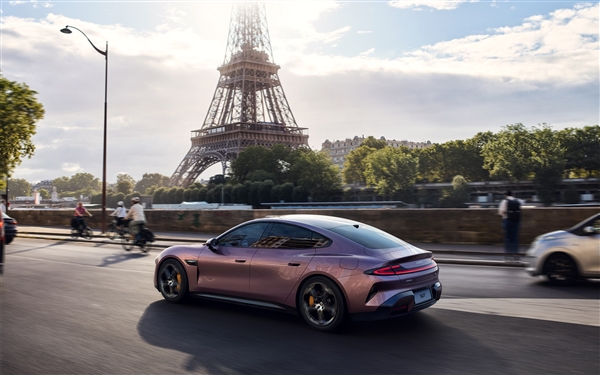 官方公布小米SU7巴黎之旅PC、手機壁紙 趕緊來換