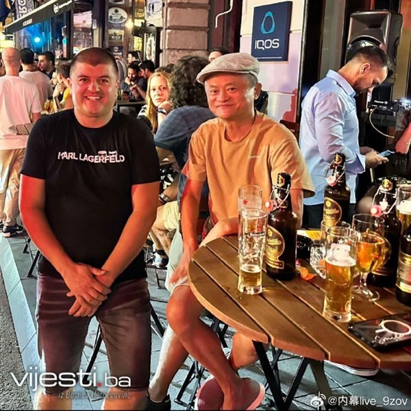 馬云在薩拉熱窩現(xiàn)身 頭戴鴨舌帽很精神：在夜店消遣好不瀟灑