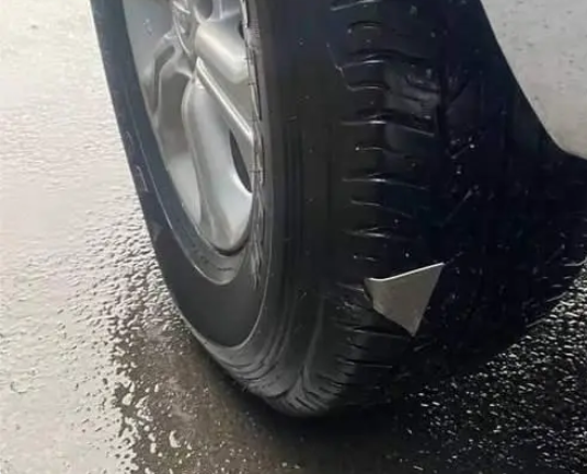 50多輛車在高速離奇炸胎：這位司機麻煩大了