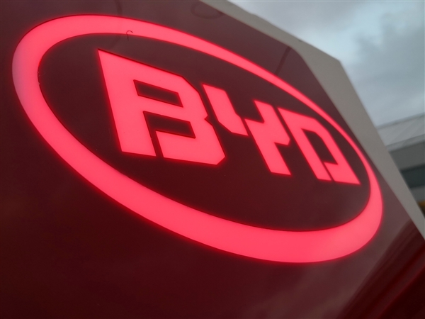 新能源車冰火兩重天！比亞迪6月銷量是特斯拉3倍 特斯拉單車?yán)麧櫴瞧?.5倍