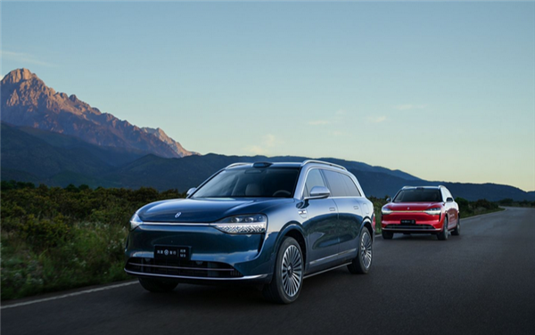 問界M8外觀渲染圖曝光：環(huán)形燈帶上車 前臉與問界M9大不同