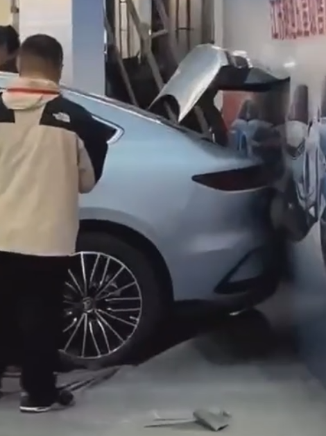 極氪X車展上突然啟動 撞傷5人：官方回應稱未開啟展車模式