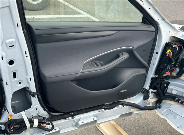 小米首車白車身現(xiàn)身 胡振楠：腦殼生痛、要不也直接開賣吧