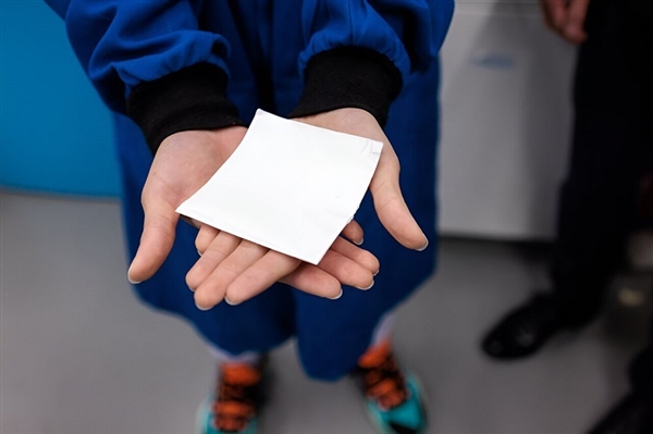 這個(gè)夏天很必要 防暑降溫神布問(wèn)世：室外比絲綢低8.9℃