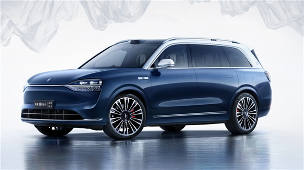 陸地最強(qiáng)SUV問界M9爆火！門店?duì)I業(yè)延長(zhǎng)至晚上12點(diǎn) 看車要排隊(duì)叫號(hào)