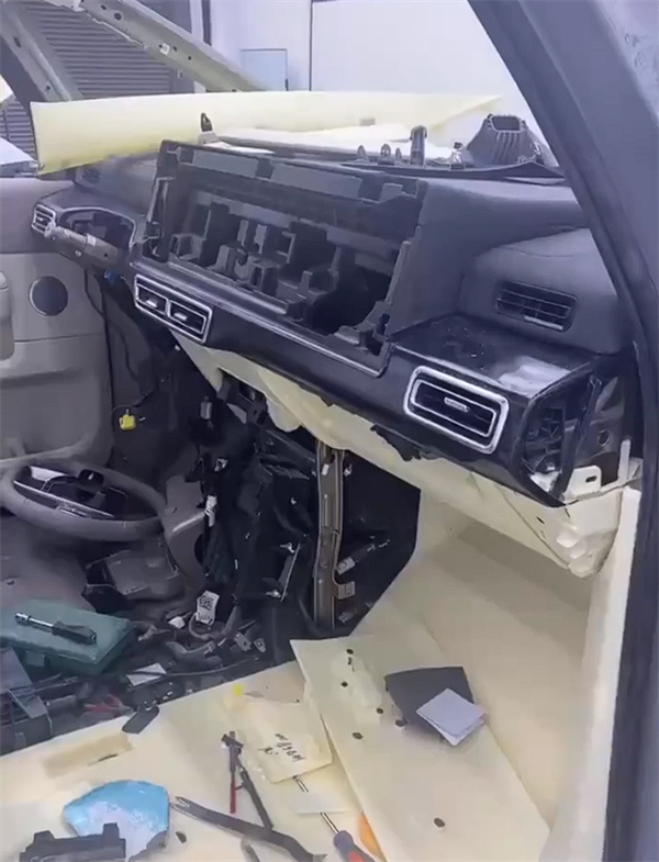 李想放言“50萬(wàn)以上所有乘用車(chē)銷(xiāo)量第一” ！純電MPV理想MEGA遭泄密