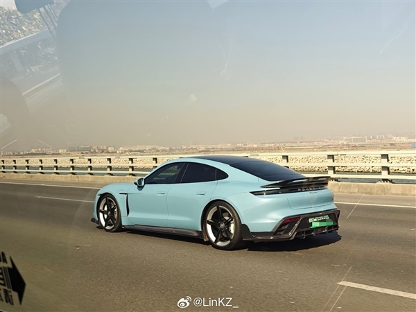 小米SU7海灣藍(lán)實拍圖公布！雷軍喊話如何：網(wǎng)友稱帥到?jīng)]朋友 買買買