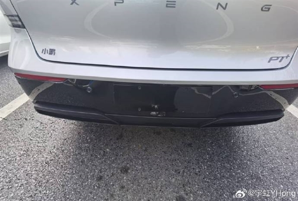 小鵬P7+全國首撞誕生：車太帥 后車司機忘記踩剎車