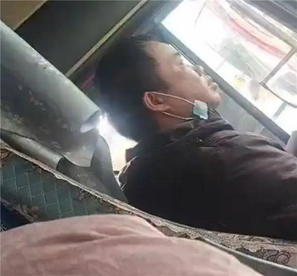 司機(jī)免費(fèi)代駕870公里送卡友回家 獲5千元正能量獎(jiǎng)金：這魄力網(wǎng)友點(diǎn)贊