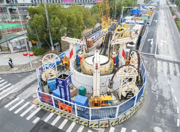 國產首臺水務行業(yè)豎井掘進機成功應用:最高日進尺2.6m(圖1) 國產首臺水務行業(yè)豎井掘進機成功應用:最高日進尺2.6m