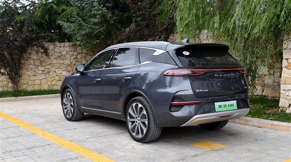 騰勢(shì)X“后繼有人”！全新比亞迪騰勢(shì)N8實(shí)車亮相：雙小桌板管夠