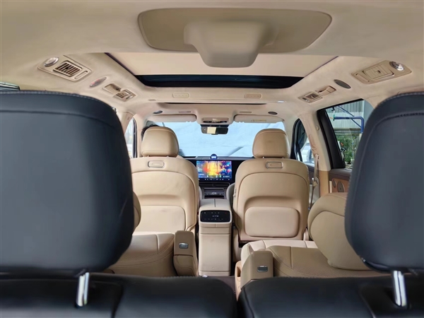 華為入車圈最強勢之作！問界M9實車曝光：百萬級旗艦SUV既視感