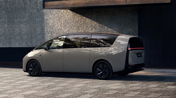 年輕人移動(dòng)的家 理想L6全新專屬配色出爐：名為“小象灰”