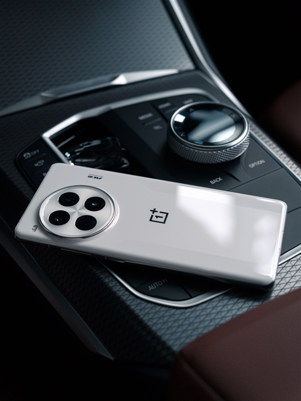 一加Ace 3 Pro陶瓷版真機照公布：同檔唯一陶瓷性能手機