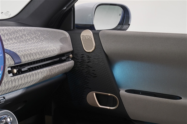 寶馬展示新一代純電Mini