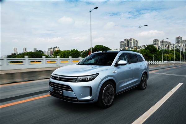 搭載華為ADS 2.0高階智能駕駛！問界新M7單日大定突破2700臺：再創(chuàng)新高