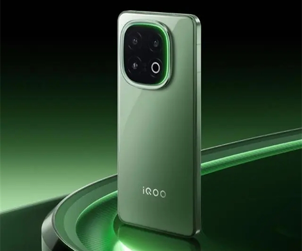iQOO 13首發(fā)電競芯片Q2：行業(yè)唯一支持2K 144FPS超分超幀并發(fā)