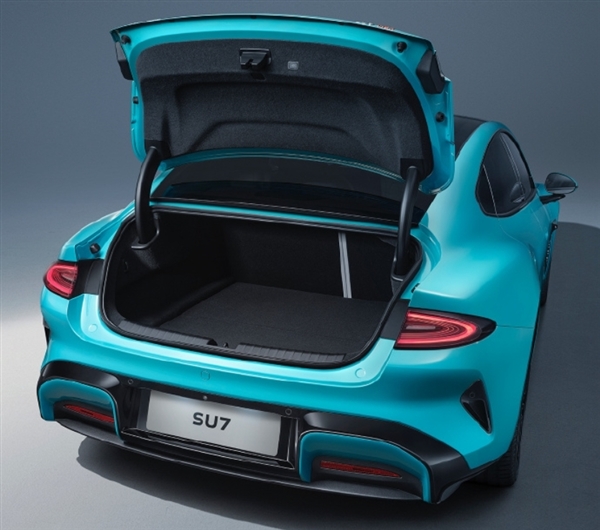 網(wǎng)友用小孩手、雞爪測(cè)試小米SU7尾門防夾！完全不合理：博主科普機(jī)制