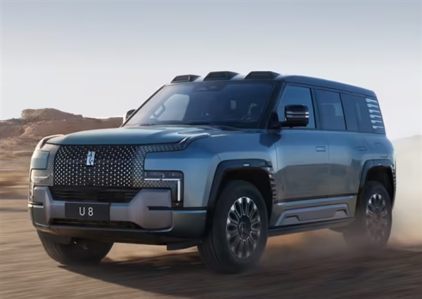 100萬(wàn)的比亞迪來(lái)了！仰望U8正式上市：5塊大屏 科技豪華感拉滿