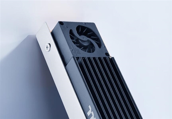 149元 Thermaltake MS-1 M.2 SSD散熱器開售：8000RPM風扇+6mm熱管