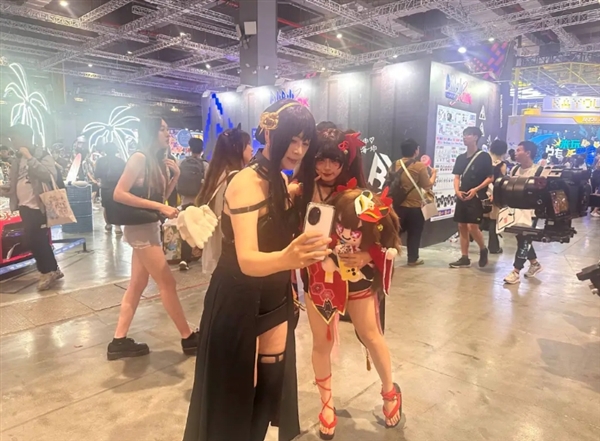 47歲女阿姨coser現(xiàn)身BW：開啟瘋狂集郵模式