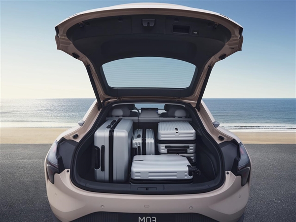 小鵬MONA 03內(nèi)飾官圖發(fā)布：和特斯拉Model 3好哥們