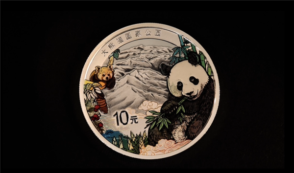 彩色大熊貓紀念幣來了：10元面額 30克999純銀打造