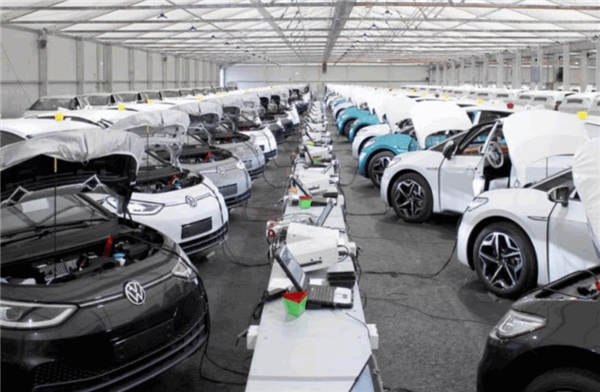 大眾軟件部門(mén)兩年虧損250億：管理層集體被炒 再裁2000人