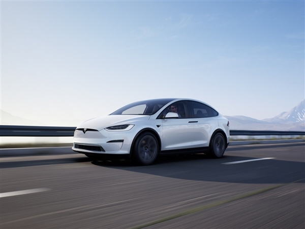 解放雙手！特斯拉Model X重獲自動開門功能