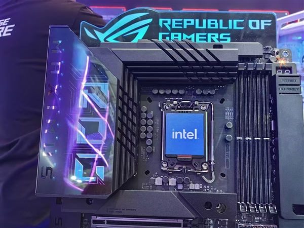 取消顯卡外接供電！華碩推出新款ROG MAXIMUS HERO BTF背插主板