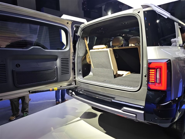 比亞迪首款華為智駕車！方程豹汽車豹8上市：37.98萬起