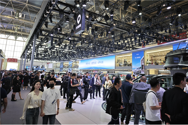 杭州車市以舊換新大補貼 有人從新疆坐飛機趕來買車