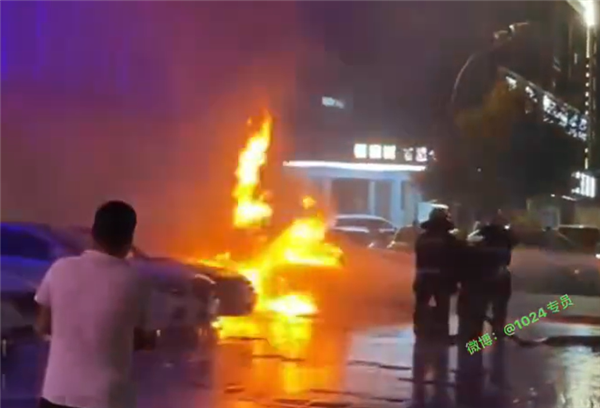 真心難撲滅！國產(chǎn)電動車嵐圖追光起火：從白天燒到黑夜