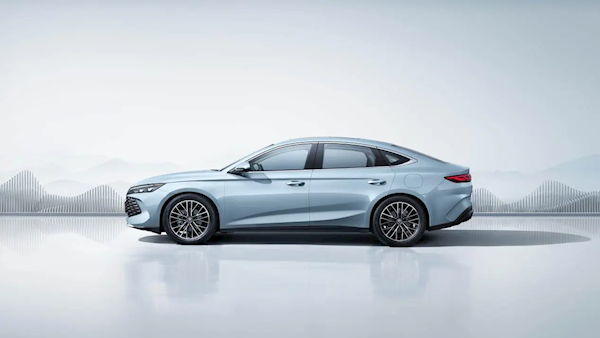 搭載第五代DM-i混動(dòng)系統(tǒng)！比亞迪秦L DM-i亮相：預(yù)計(jì)售價(jià)12萬起