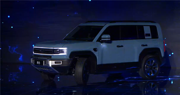 天生三把鎖 一鍵變坦途！比亞迪全球首發(fā)“豹式掉頭”