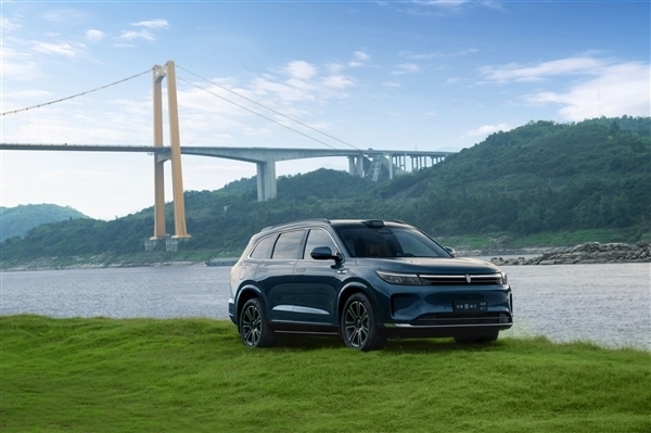 問(wèn)界M9車主自制光伏、風(fēng)力設(shè)備充電 網(wǎng)友：這才是真正的新能源車