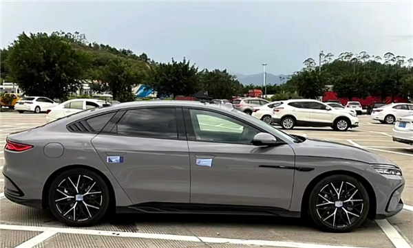 新增激光雷達！2025款比亞迪漢實車曝光：預扣提車價最高23萬元