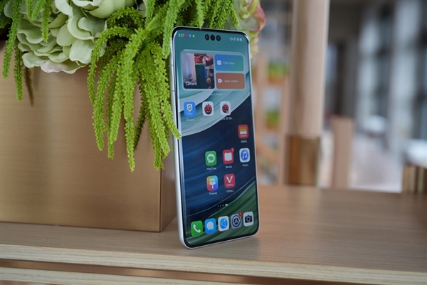 華為Mate 70系列4款機(jī)型蓄勢待發(fā)：首發(fā)原生鴻蒙