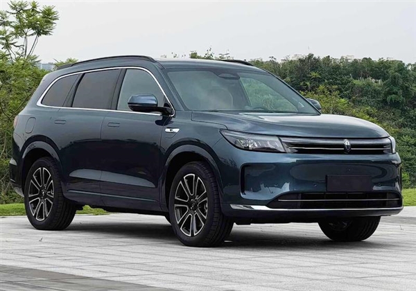 同媽不同命 賽力斯藍(lán)電E5 PLUS申報(bào)：換裝問(wèn)界新M7相似前臉