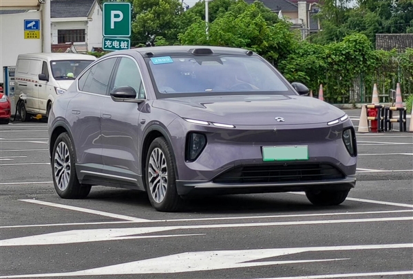 劍指特斯拉Model Y 蔚來EC6實(shí)車亮相：動力暴躁