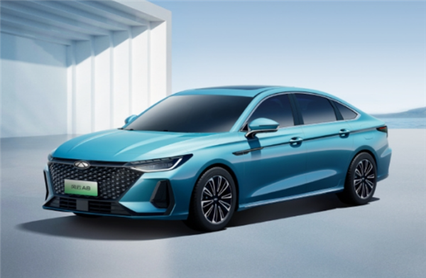 奇瑞風云A8被網(wǎng)友吐槽“低配高價”：丐版只有倆氣囊、鹵素大燈