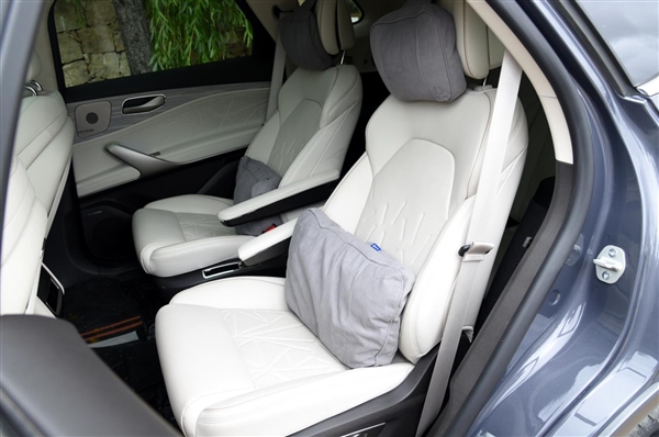 騰勢(shì)X“后繼有人”！全新比亞迪騰勢(shì)N8實(shí)車亮相：雙小桌板管夠