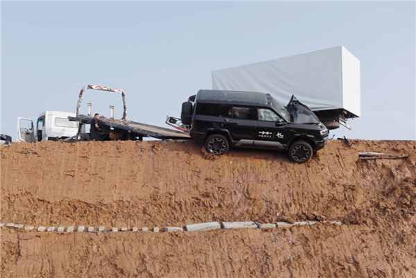 相對速度90km/h撞4.5噸大卡車！方程豹豹8完成對碰跌落試驗(yàn)