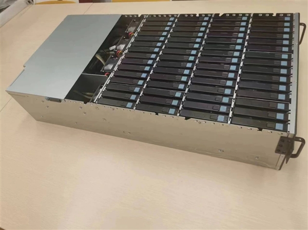 國產(chǎn)龍芯儲(chǔ)跡NAS落地某公安局:最多60塊硬盤(圖5) 國產(chǎn)龍芯儲(chǔ)跡NAS落地某公安局:最多60塊硬盤