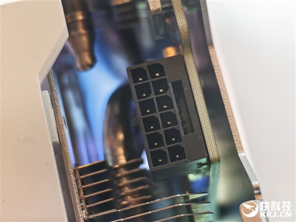 強制！RTX 40 SUPER一律標配16針供電接口