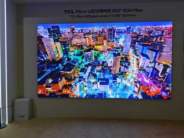 TCL 163英寸超大巨幕電視亮相AWE 2024：80萬元的電視感受下