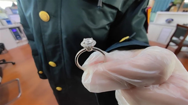 女子價值近20萬元的鉆戒丟失在高鐵站 后續(xù)來了